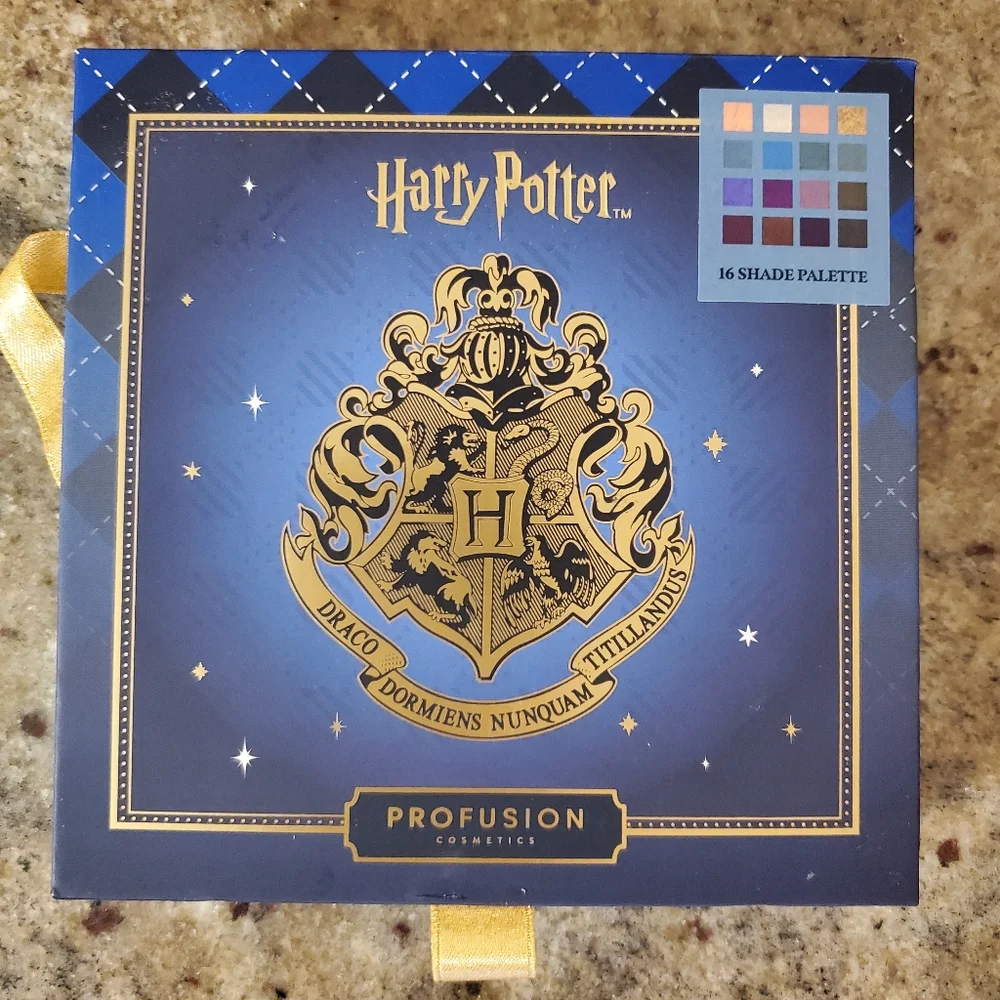 Profusion Cosmetics Harry Potter Holiday Christmas at Hogwarts 16 Shade Palette‎